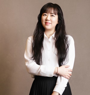 이성아 정방향.jpg